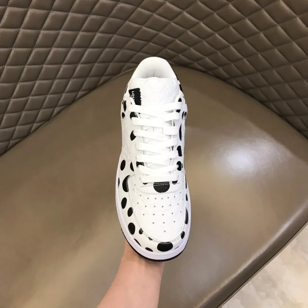Men's shoes 💰p420 "*OUIS *UITTO*x" x OFF-WHITE x Nike tripartite collaboration! Yayoi Kusama's collaboration series is a trendy men's casual sports shoe with unrivaled color matching. The design idea basically continues the style of THE TEN. The Swoosh line and tongue label have a very familiar visual effect, and are both fashionable and trendy! A must-have for fashionistas! The effect on your feet is absolutely stunning!  Size: 38-45